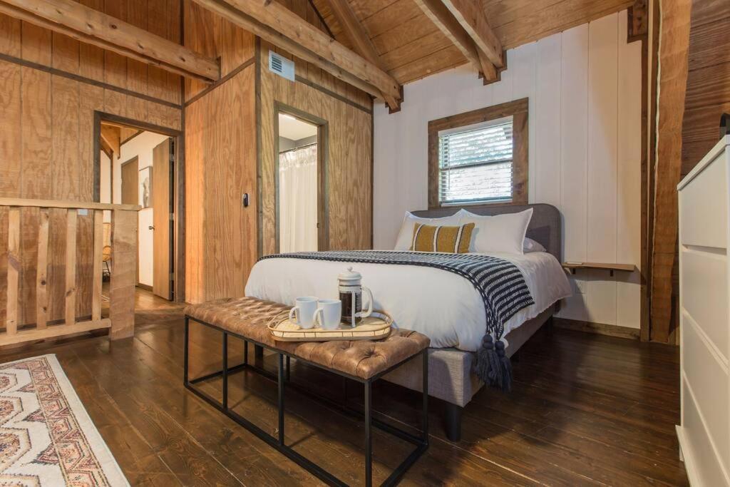Southern Oak Cabin - Newly Remodeled - Close To All Attractions เซอเวียร์วีล ภายนอก รูปภาพ