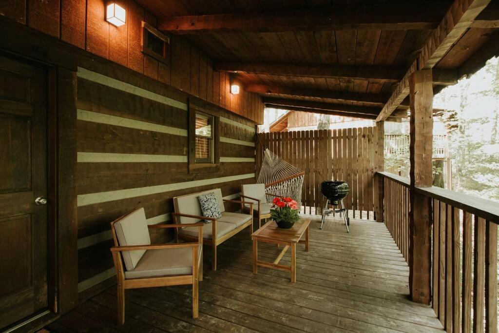Southern Oak Cabin - Newly Remodeled - Close To All Attractions เซอเวียร์วีล ภายนอก รูปภาพ