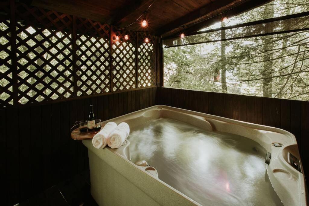 Southern Oak Cabin - Newly Remodeled - Close To All Attractions เซอเวียร์วีล ภายนอก รูปภาพ