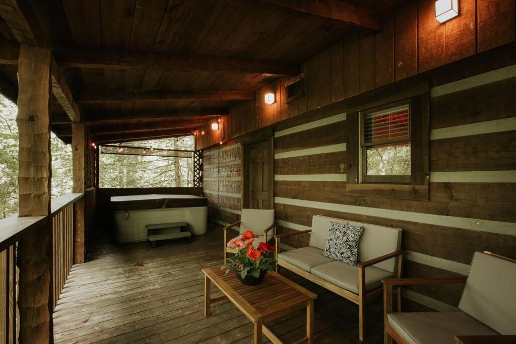 Southern Oak Cabin - Newly Remodeled - Close To All Attractions เซอเวียร์วีล ภายนอก รูปภาพ