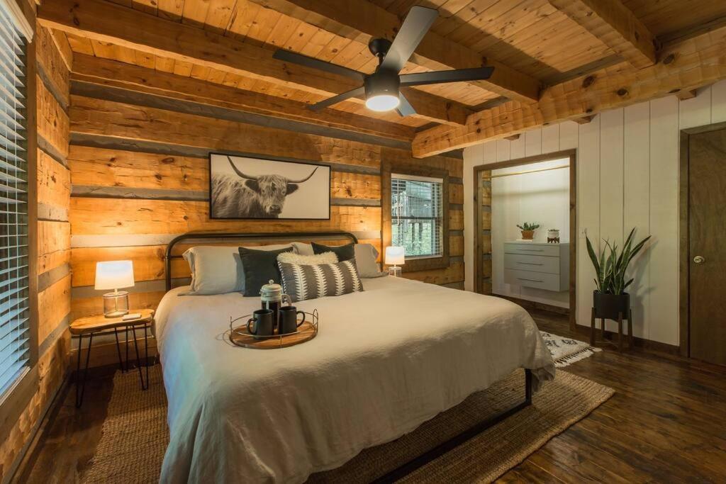 Southern Oak Cabin - Newly Remodeled - Close To All Attractions เซอเวียร์วีล ภายนอก รูปภาพ